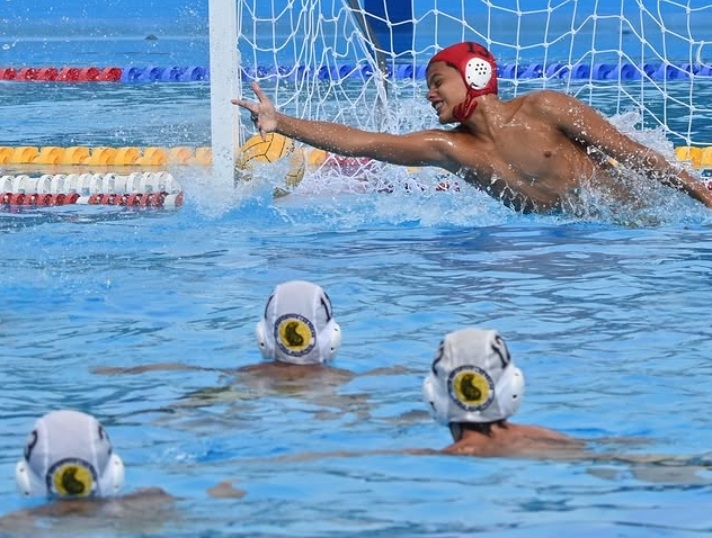 Jugadores de waterpolo del Club Las Focas Ibagué en entrenamiento